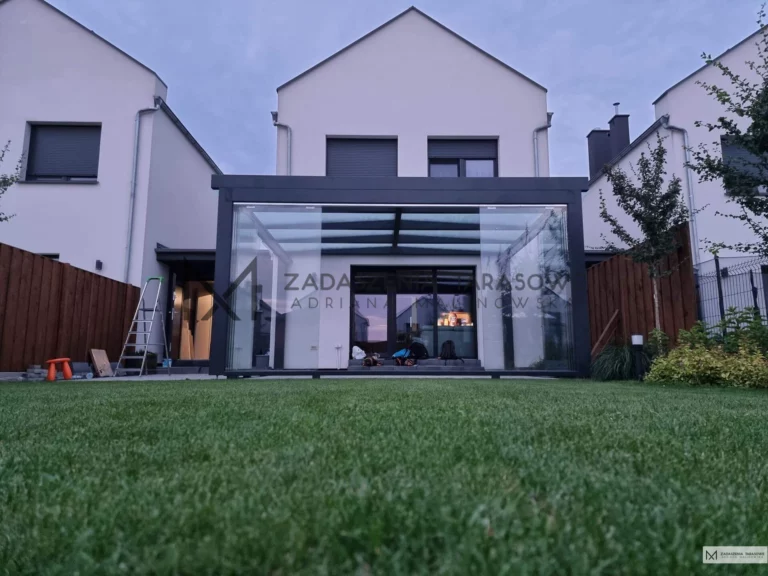 taras zadaszony ze szkłem mlecznym