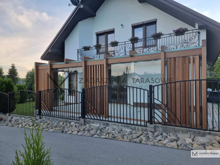 zadaszenie tarasu z lamelkami