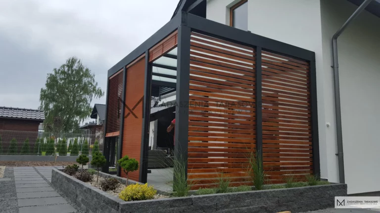 zadaszenie na taras ze szkła mlecznego