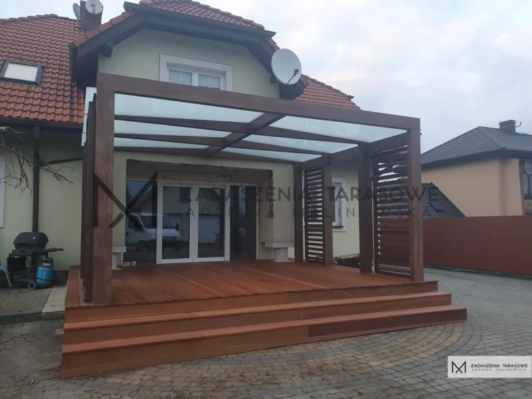 zadaszenie na tarasie drewnianym