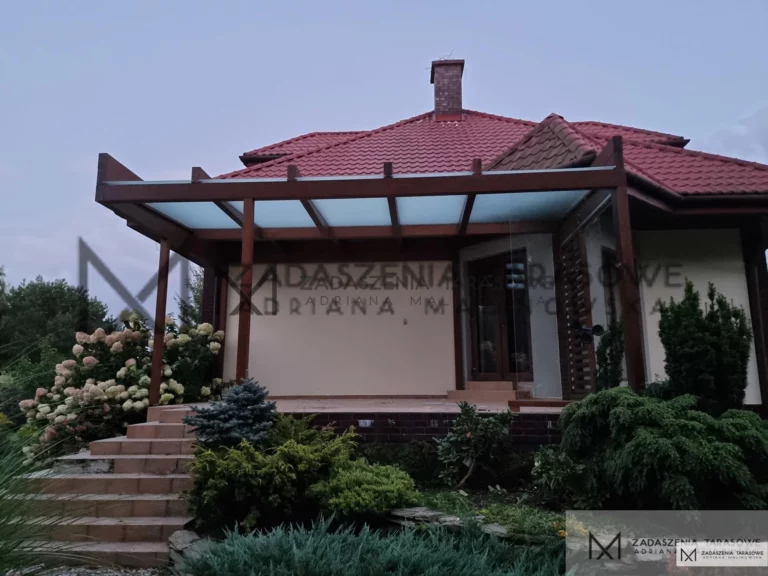 Zadaszenie szklano drewniane