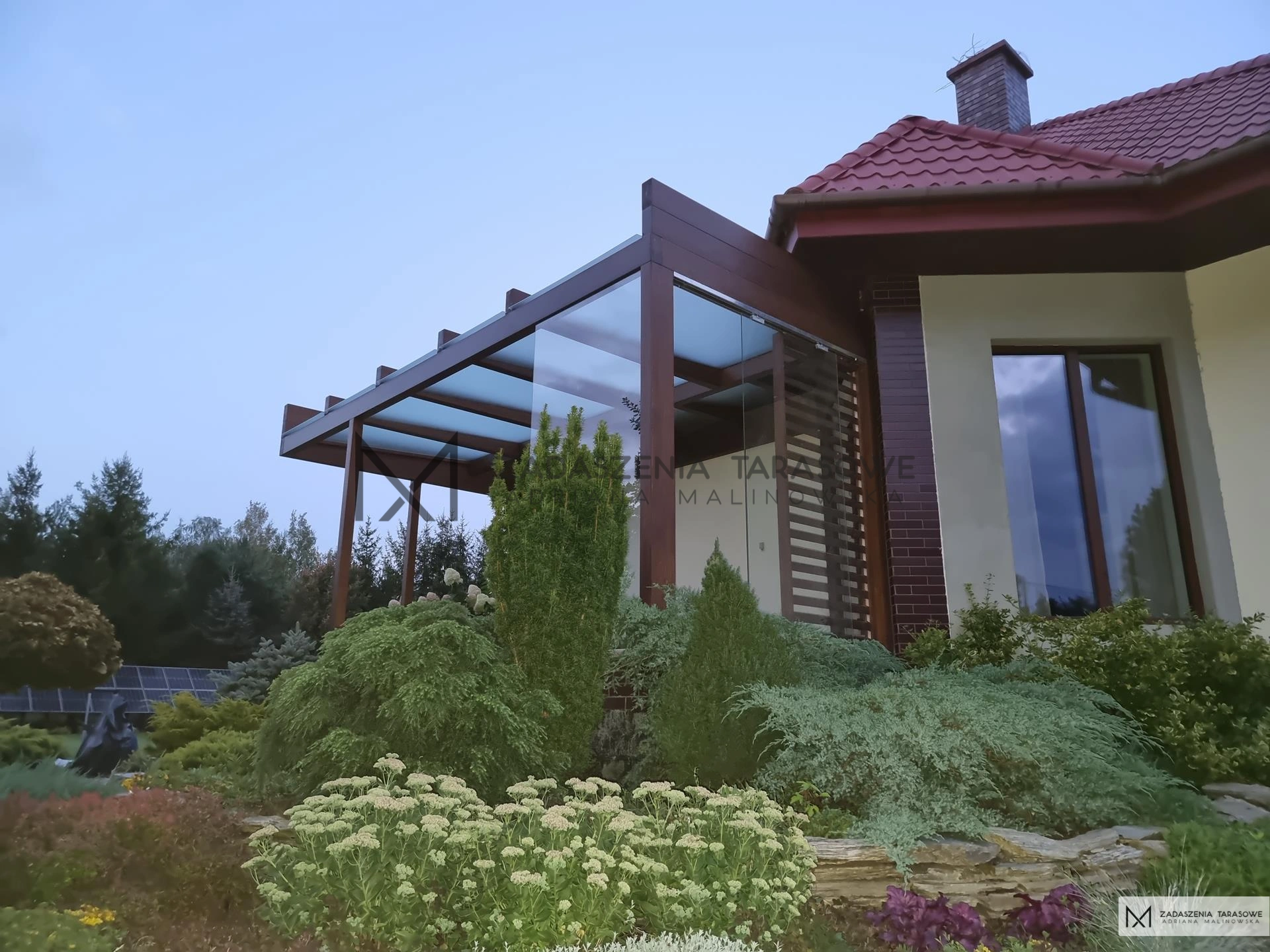 zadaszenie przy wykuszu