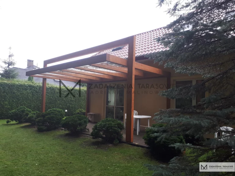 Nowoczesne zadaszenie pokryte szkłem