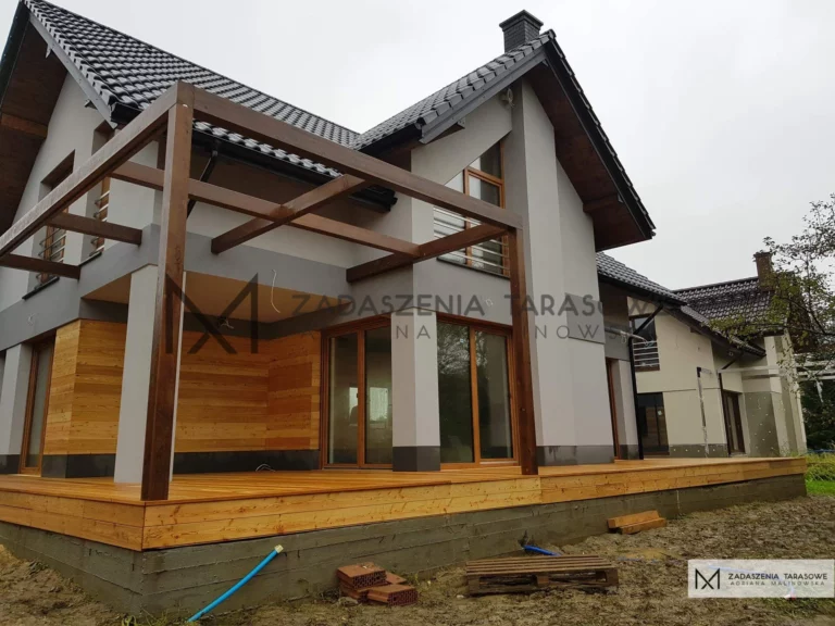 nowoczesna pergola w kolorze orzech