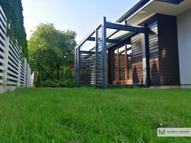 zadaszenie ze szkłem mlecznym