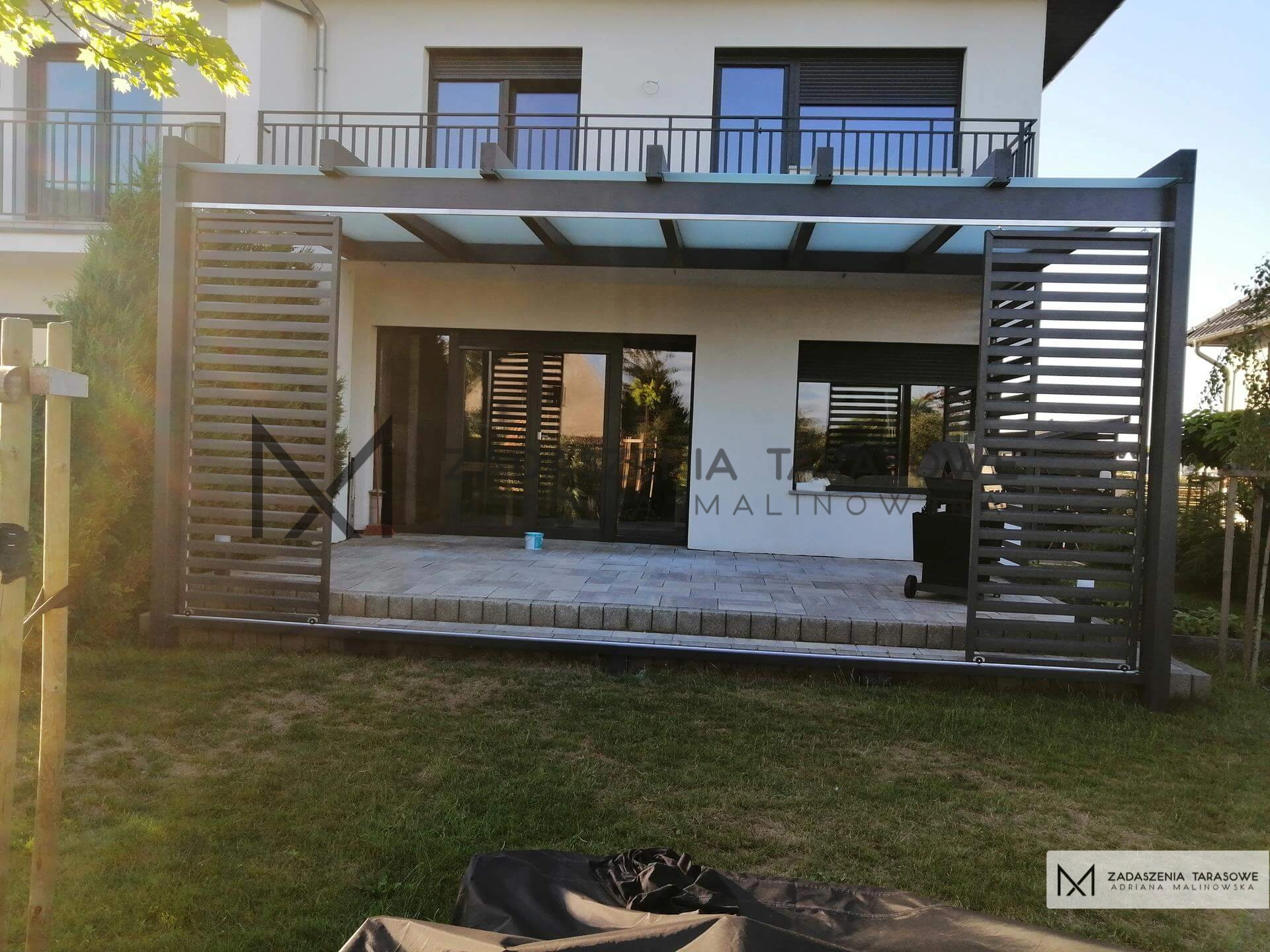 pergola tarasowa ze szkłem