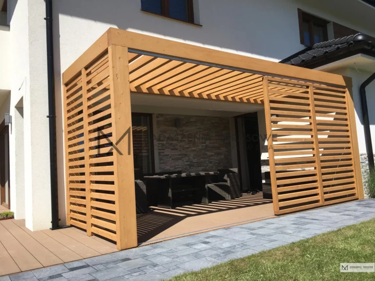 zadaszenie lamelowe tarasu z drewna