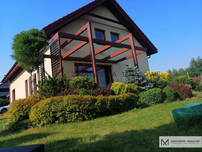 zadaszenie pergoli z drewna nowoczesne