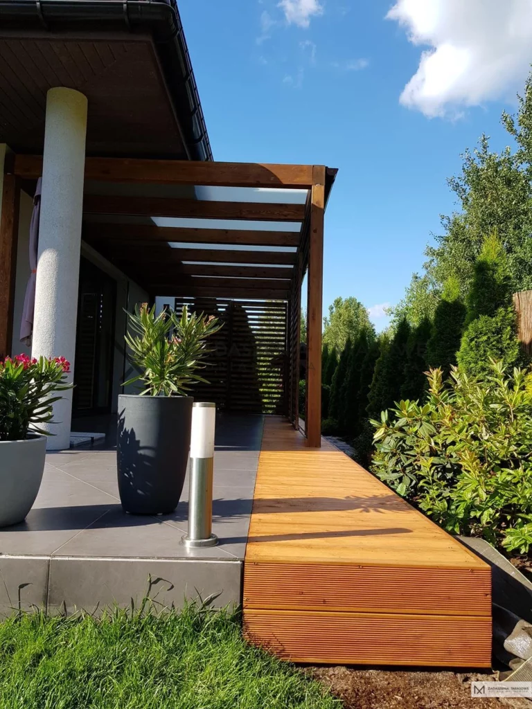 zadaszenie na taras z płytkami