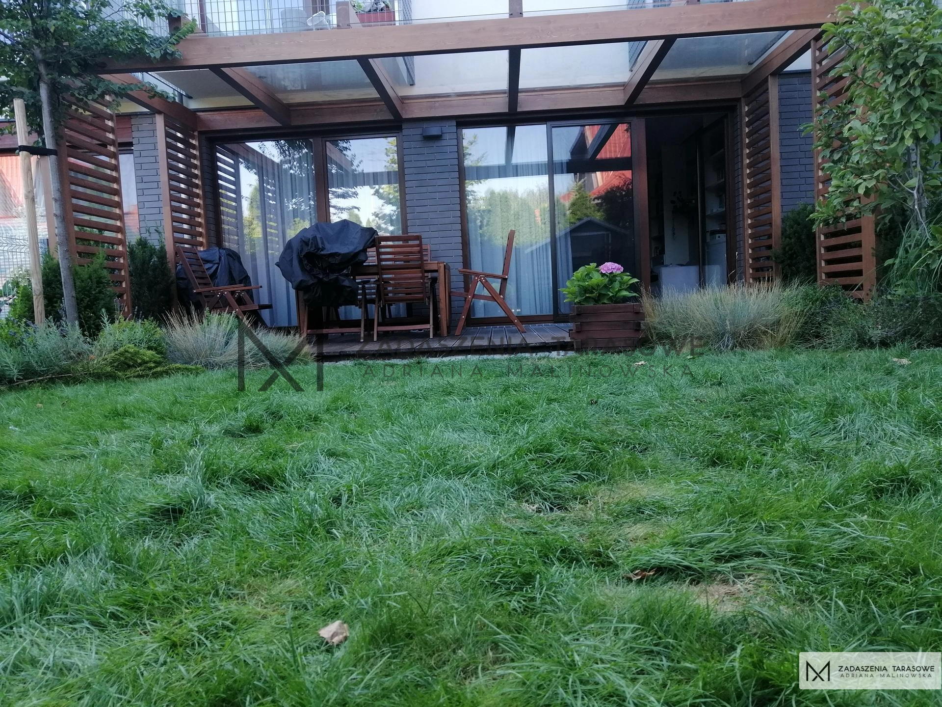 zadaszony taras ogrodowy nowoczesny