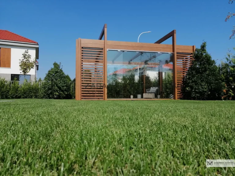 altana nowoczesna drewniana ze szkłem