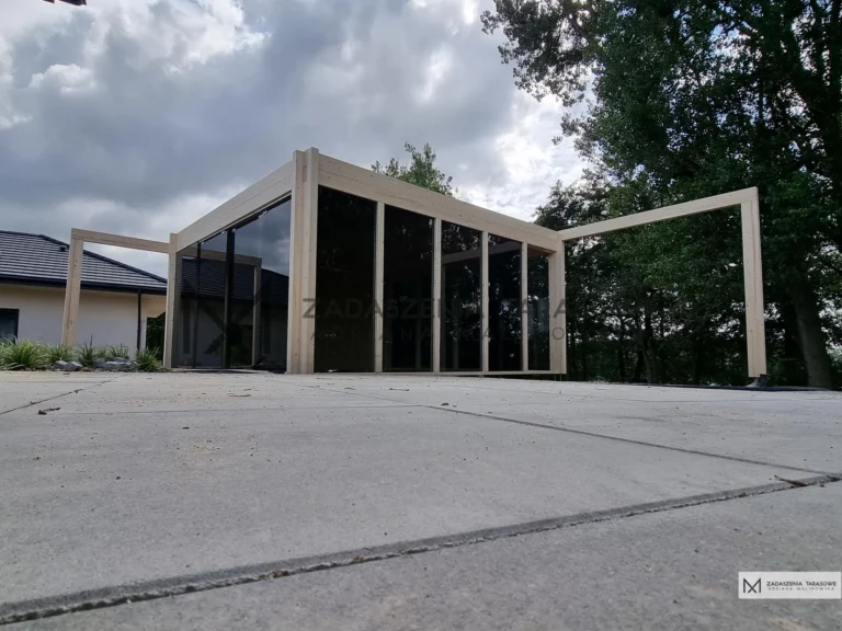 nowoczesna altanka ze szklem