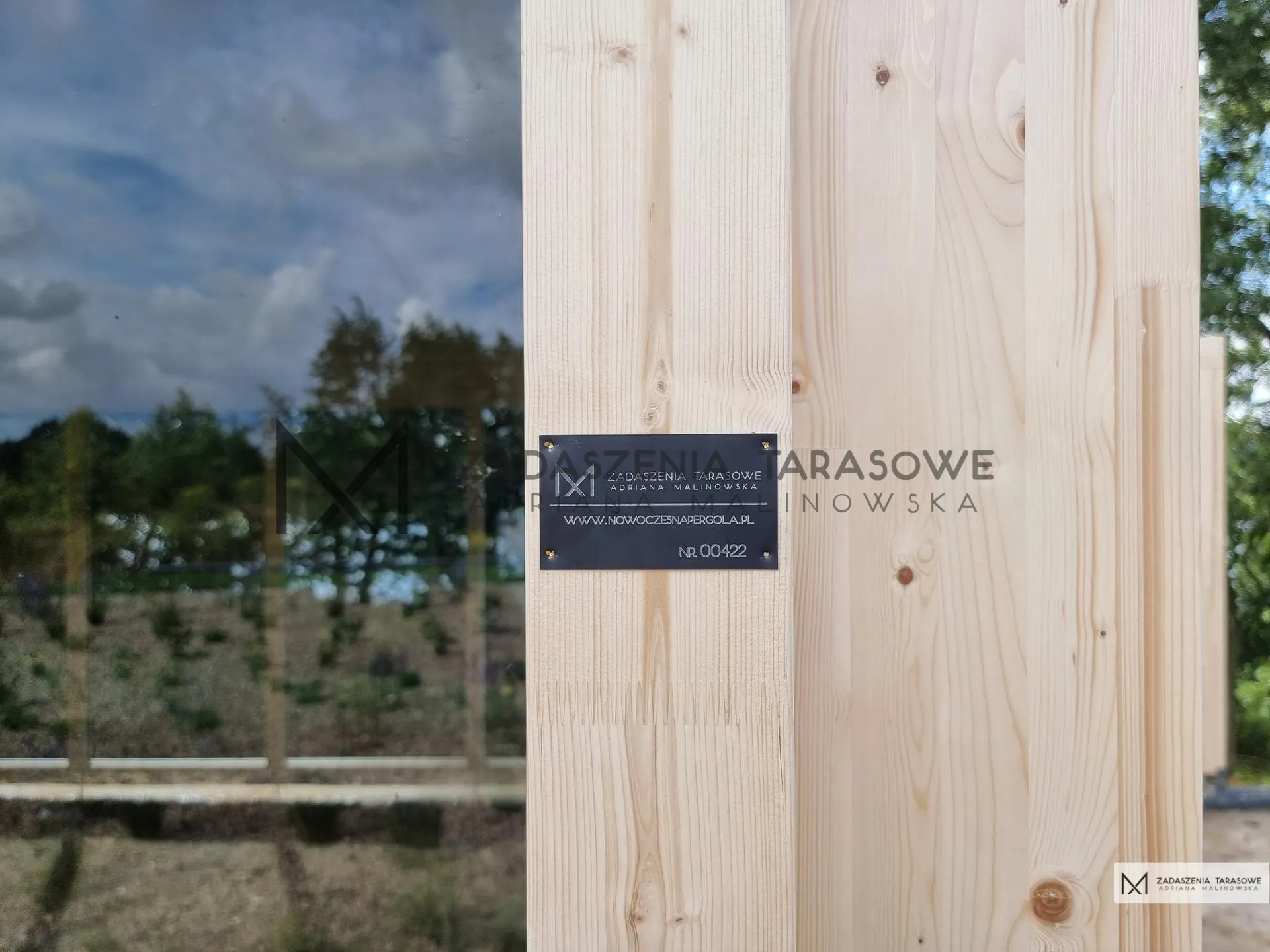 nowoczesna altana ze szkłem numer seryjny