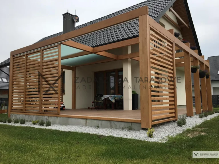 nowoczesna pergola z częściowym zadaszeniem