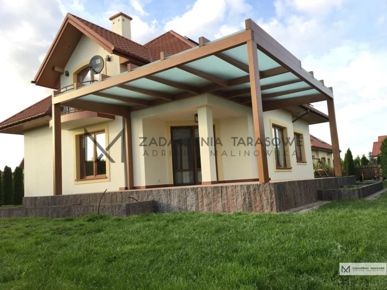 pergola ogrodowa z dachem ze szkła
