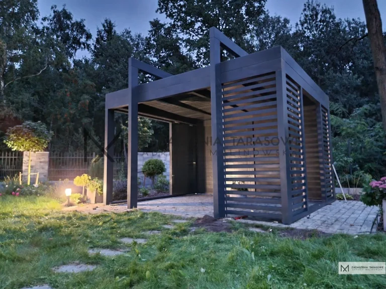 zabudowa w ogrodzie