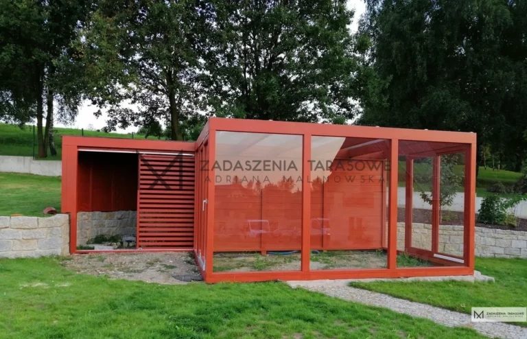 altanka z pomieszczeniem