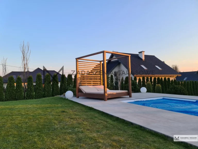 altana na łóżko z baldachimem