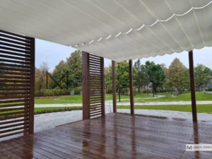 Materiał podwieszony w altanie