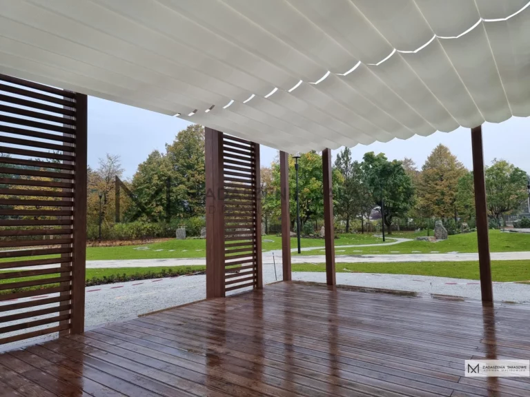 Materiał podwieszony w altanie