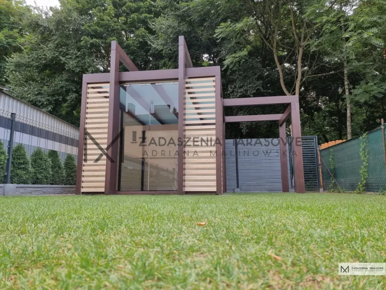 altanka drewniana ze szkłem