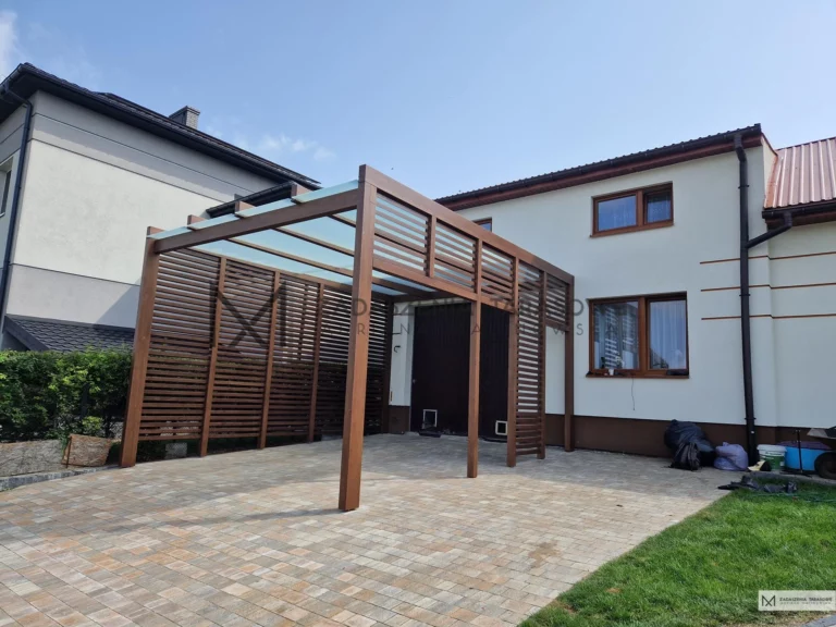 carport drewniany