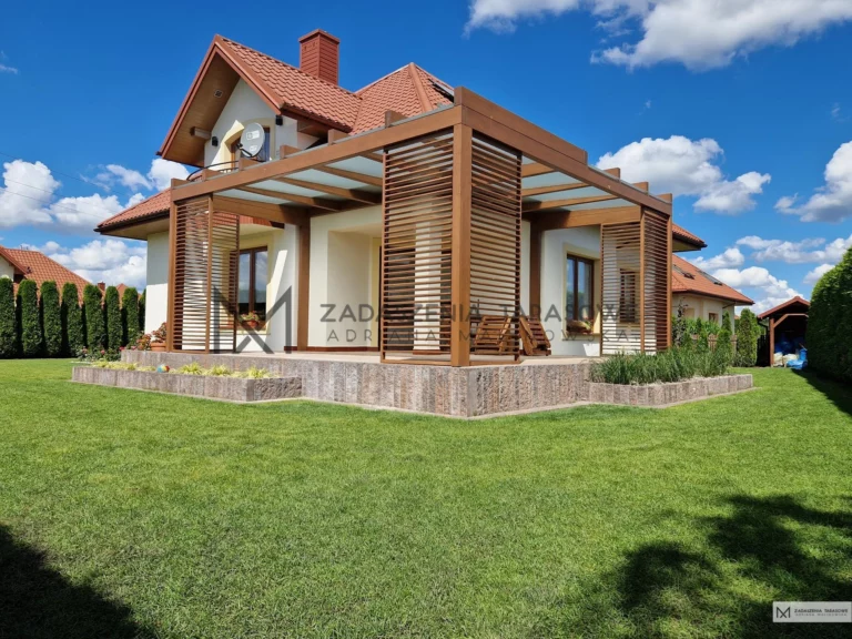 dom z narożnym tarasem