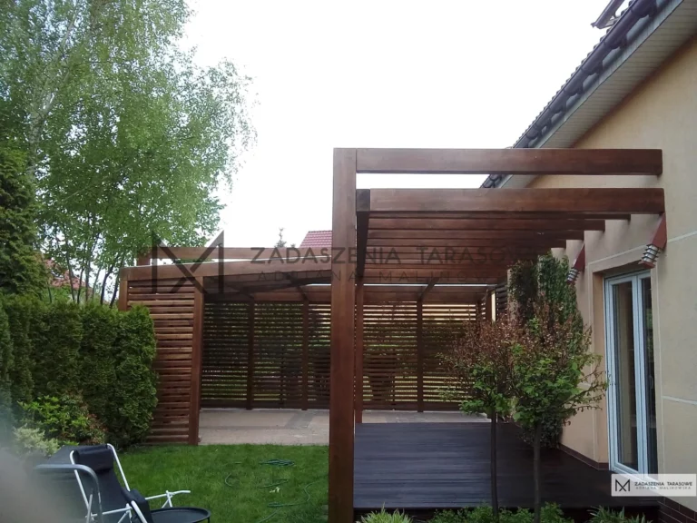 narożna altana z drewna