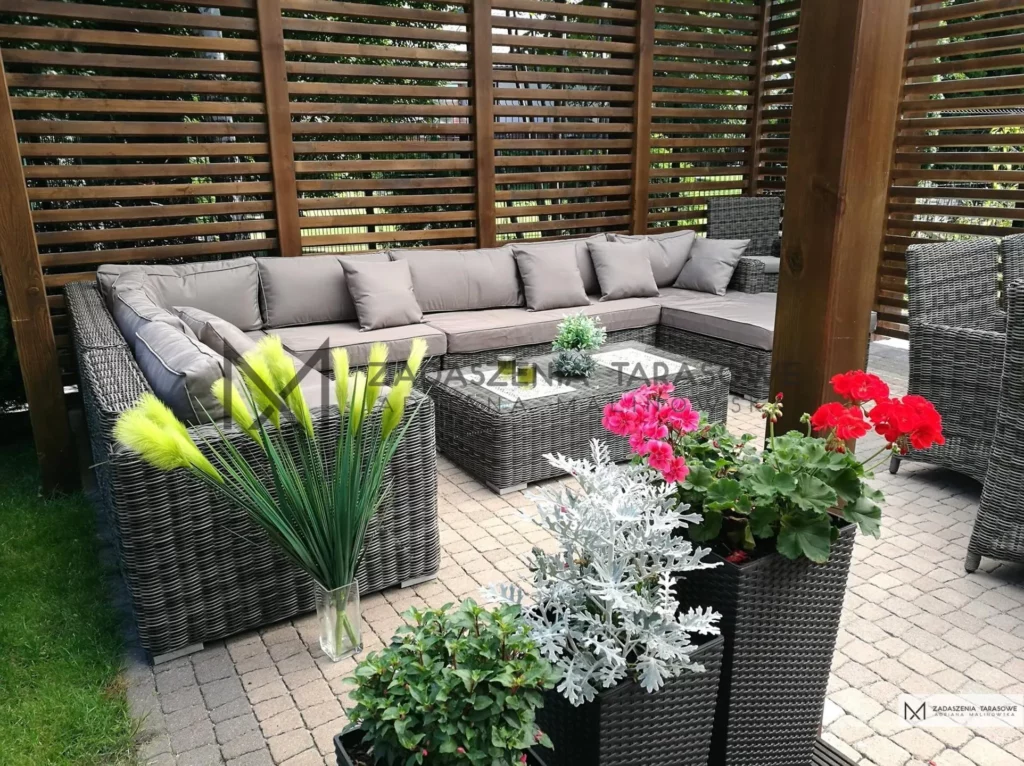 meble w narożnej altance