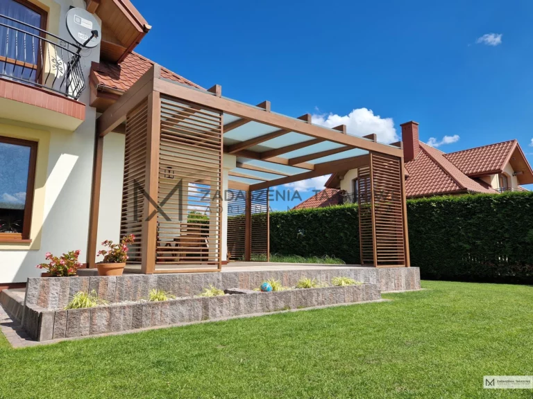 narożna pergola z żaluzjami
