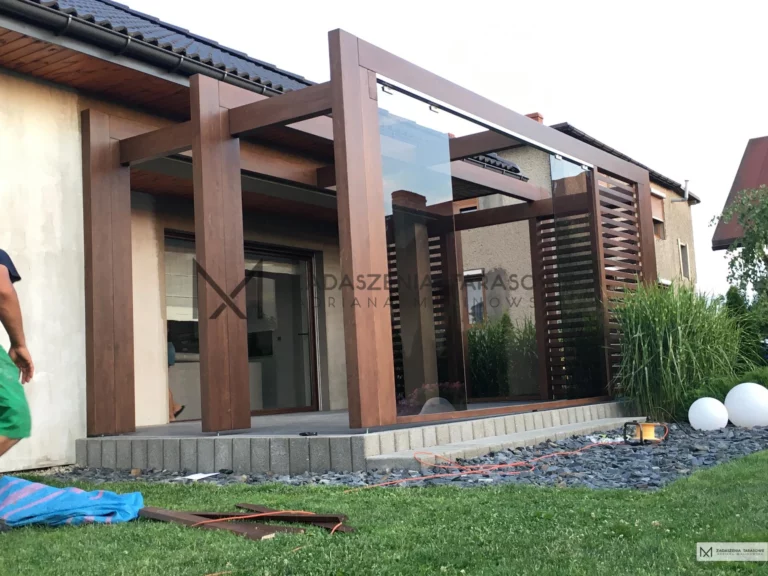 nowoczesne zadaszenie w ogrodzie
