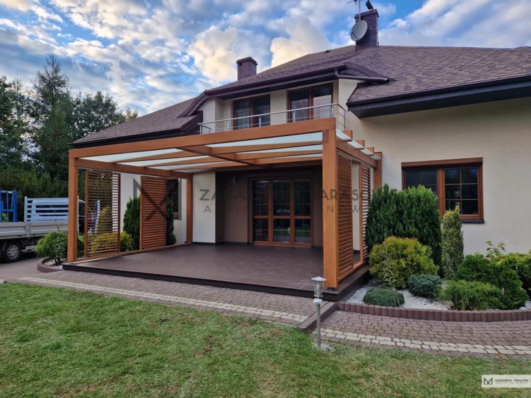 nowoczesne zadaszenie z ruchomymi żaluzjami