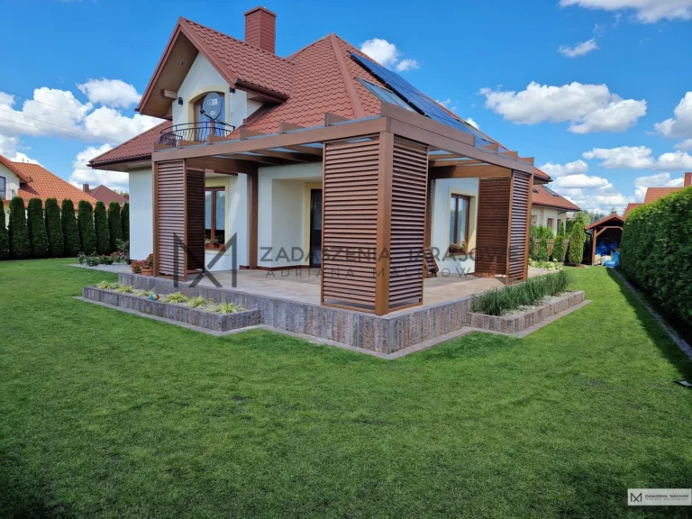 nowoczesny taras z zadaszeniem