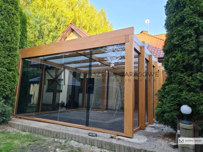 ogrodowa altana ze szkłem