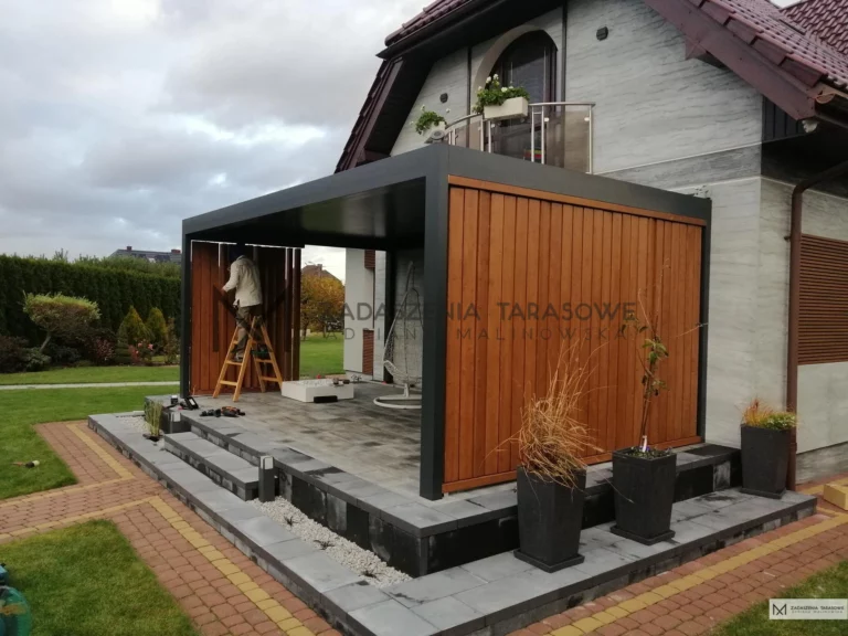 pionowe lamele w zadaszeniu