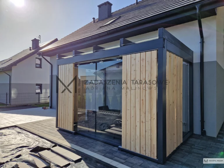 taras drewniane zadaszenie z lamelkami