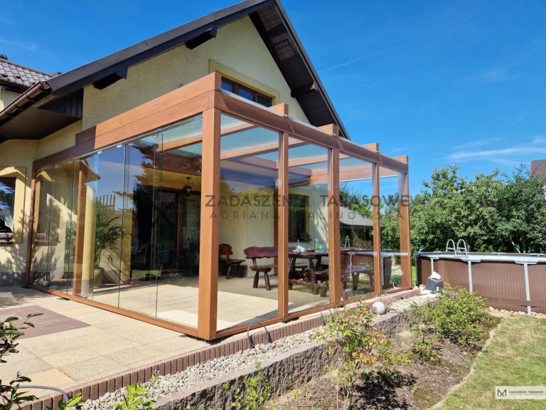 tarasowa zabudowa ze szkłem