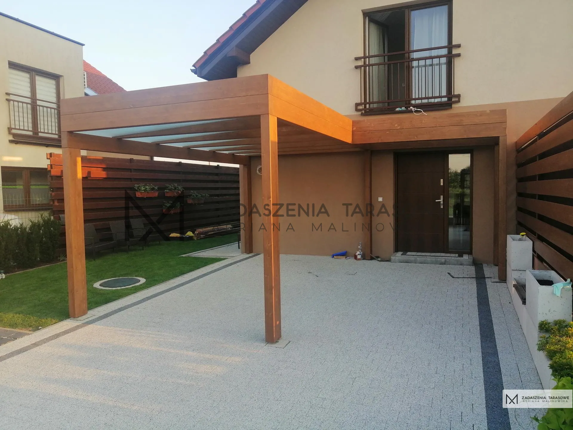 wiata przyścienna garaż i ganek nowoczesny