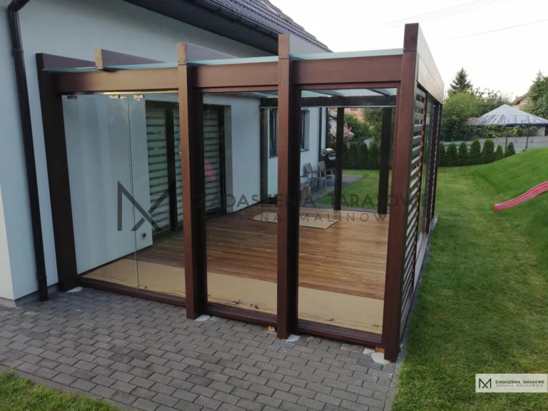 taras przy domu z podłogą