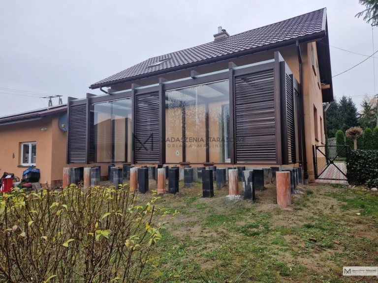 zadaszenie na tarasie podwyższonym