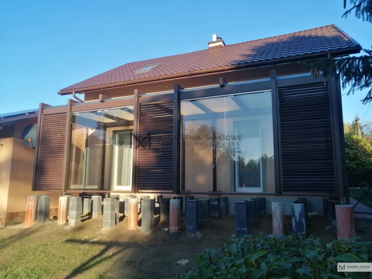 taras na fundamentach