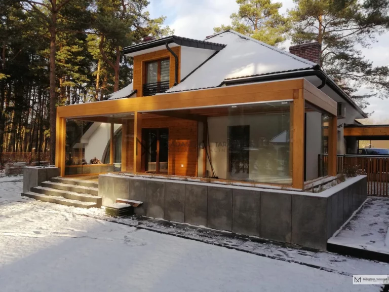 szklane ściany w zadaszeniu