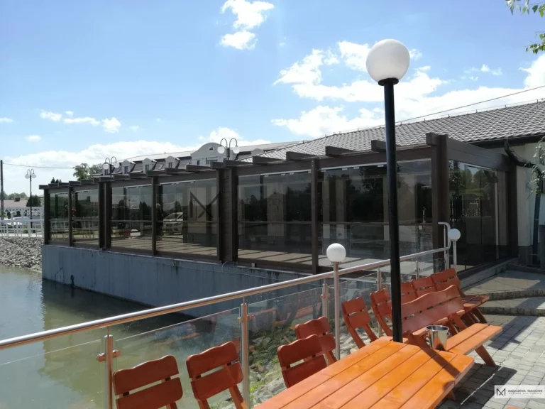 restauracja nad stawem