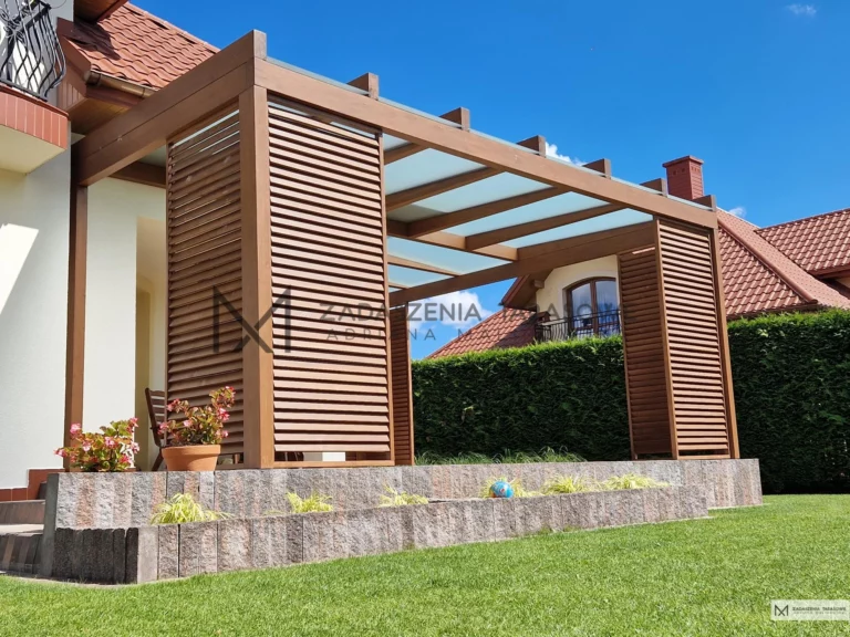 żaluzje na narożnym zadaszeniu tarasu