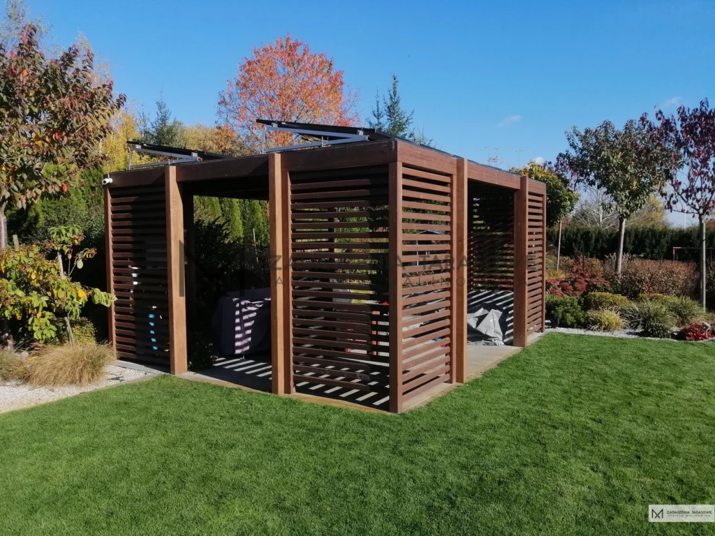 rolety w nowoczesnej altanie