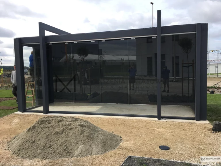 nowoczesna altana drewniana szklana