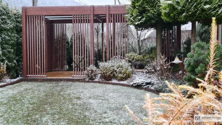 nowoczesna altana i lamele