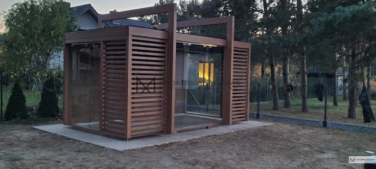 nowoczesna altana z drewna