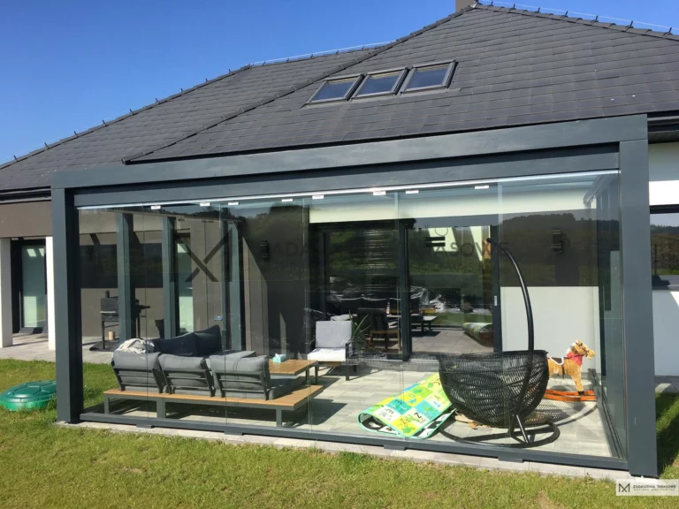 nowoczesna pergola z wyposażeniem