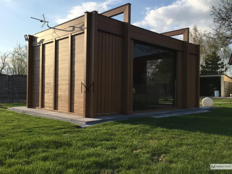 ogród z nowoczesną altaną